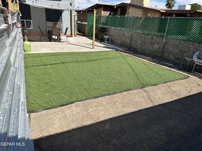 Building Photo - 10408 Medwood Dr