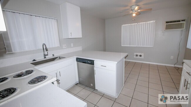 Building Photo - 1st Floor Remodeled Condo