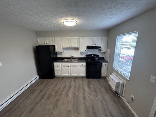 Building Photo - Spacious 2-Bedroom Living in a Quiet Commu...