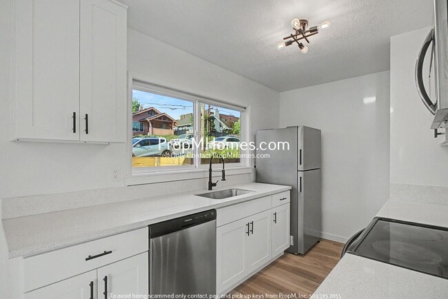 Building Photo - Updated Two Bedroom Unit in St Johns!