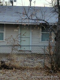 Building Photo - Cozy Aurora Condo