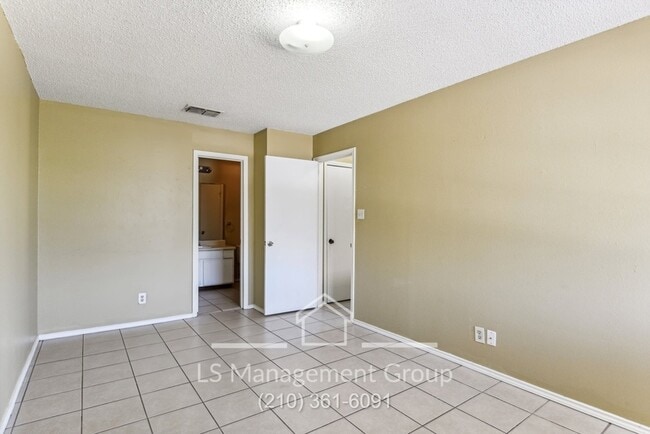 Building Photo - 6704 Windsor Hollow Dr