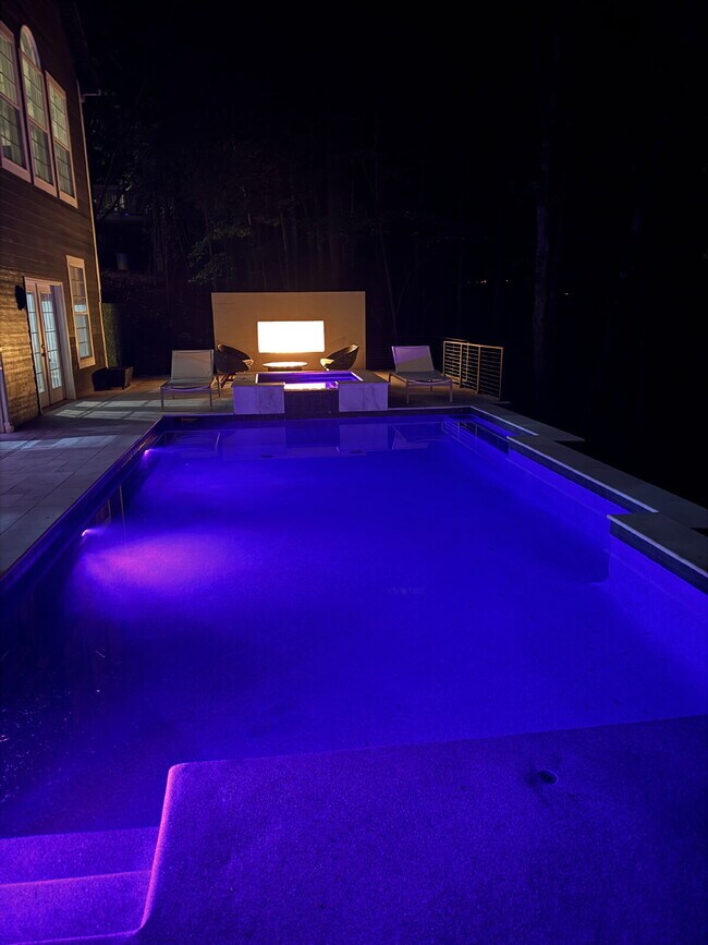 Building Photo - The Finest Furnished Upscale Executive Home, an Exquisite Luxury Rental, in Tega Cay for the Disc...