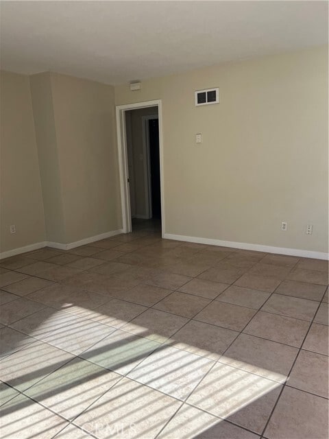 Building Photo - 3032 E 5th St