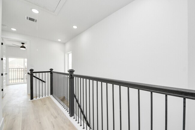 Building Photo - 4410 Allen St