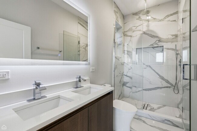 Building Photo - 1042 S Oakley Blvd