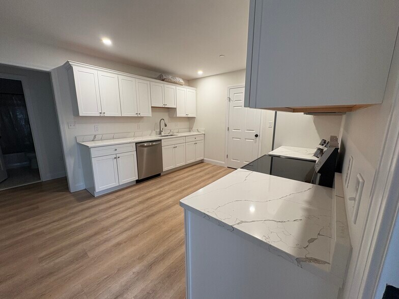 Building Photo - 154 Granite St