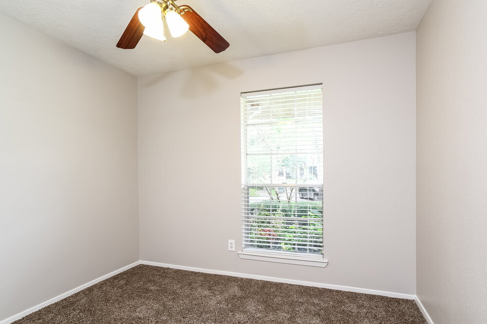 Building Photo - 9215 Grandview Park Dr