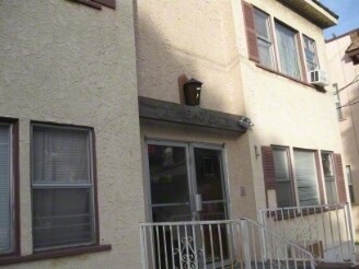 Building Photo - 546 W 15th St