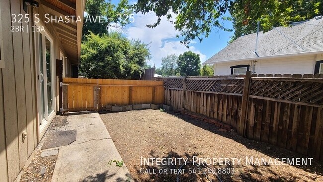 Building Photo - 325 S Shasta Ave