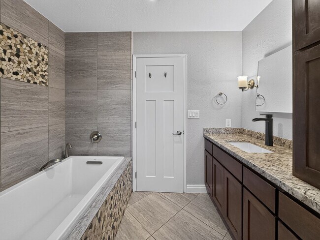 Building Photo - Gorgeous Single Level Home with Pool in Alamo Available Now!