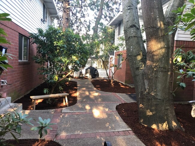 Primary Photo - Churchill Downs Apartments