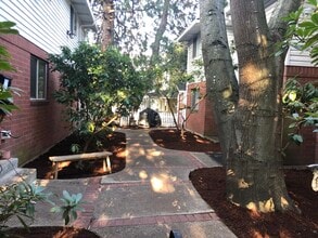 Building Photo - Churchill Downs Apartments