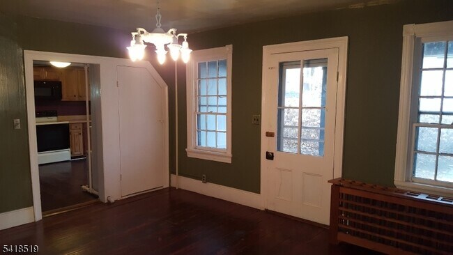 Building Photo - 315 2nd St