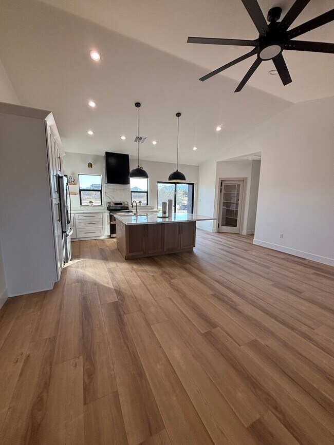 Building Photo - NEW Queen Creek Home