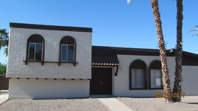 Building Photo - ASU AREA - REMODELED 5BR 2BA HOUSE SWIMMIN...