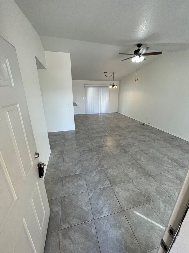 Building Photo - 3BR 2Ba Remodeled with Yard and Garage