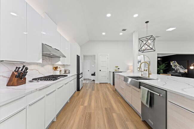 Building Photo - 10826 Moonlight Dr