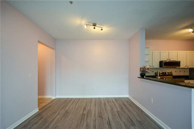 Building Photo - 955 Juniper St NE