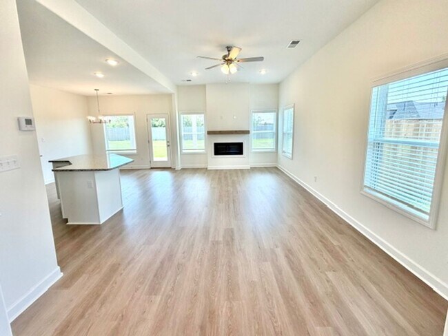 Building Photo - 135 Summer Rose Ln