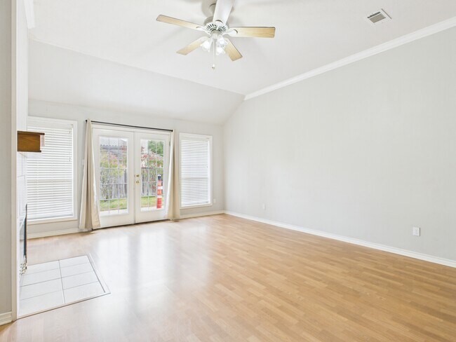 Building Photo - 3203 Von Trapp Ln