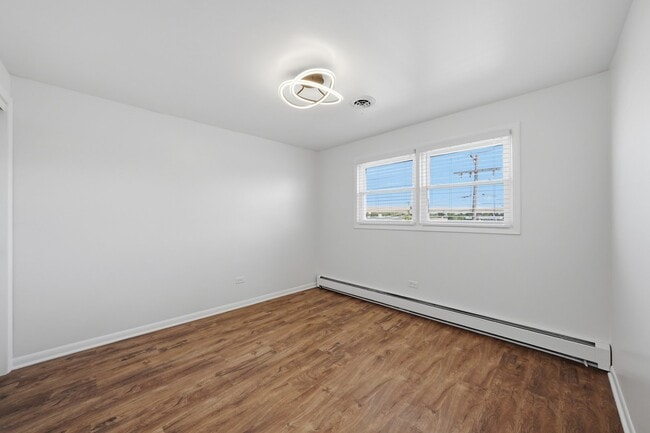 Building Photo - 4510 W 55th St