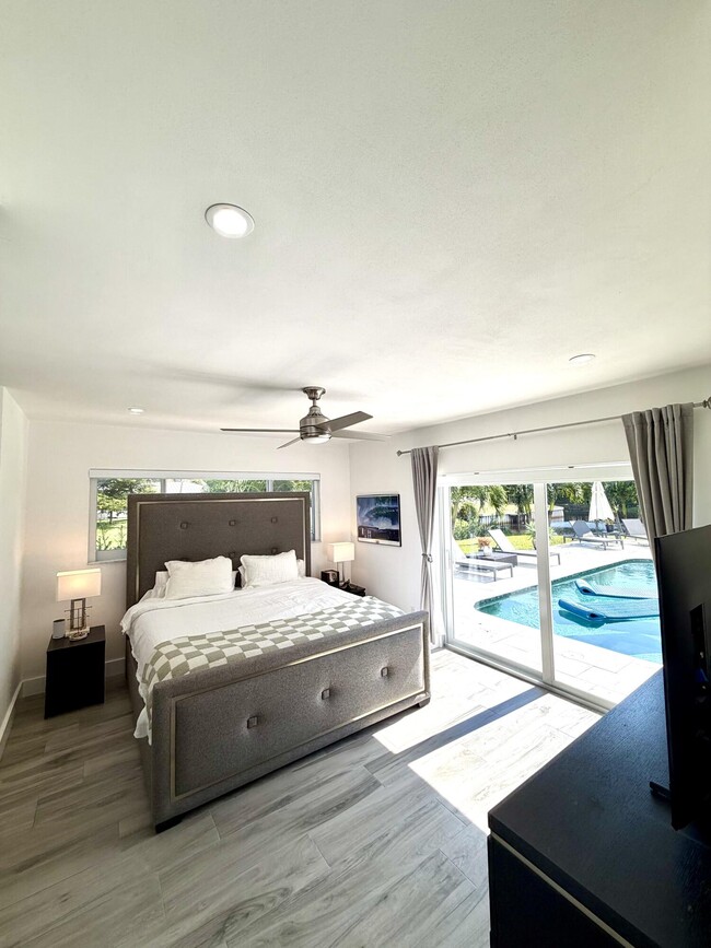 Building Photo - 100 SW 11th Ave