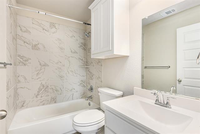 Building Photo - 749 Long Iron Dr