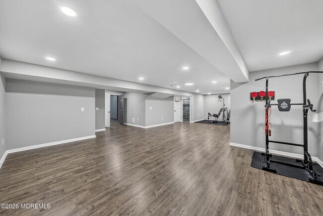 Building Photo - 319 Tulip Ct