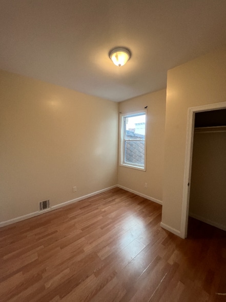 Building Photo - 260 N 7th St