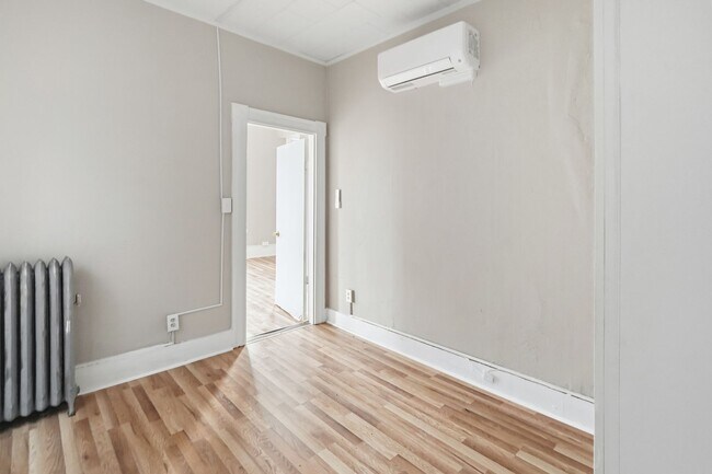 Building Photo - Your Hudson Home Awaits – 2 Bedrooms, Free Application, Pet Friendly