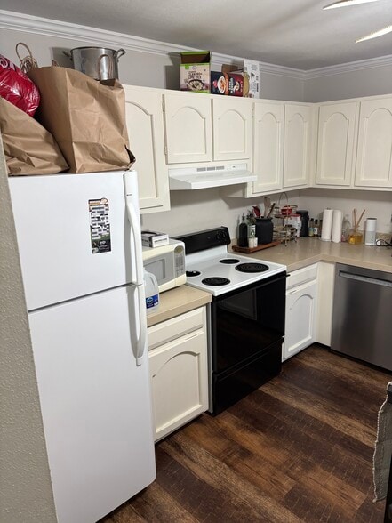 Building Photo - 2076 Chateau Ct