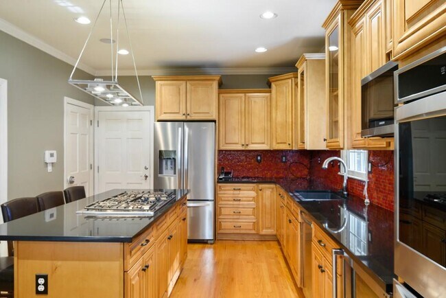 Building Photo - 4878 Long Island Dr NE