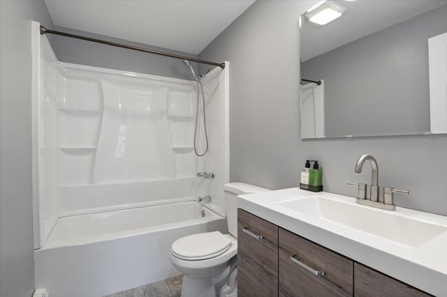 Building Photo - 5 Aspen Ln