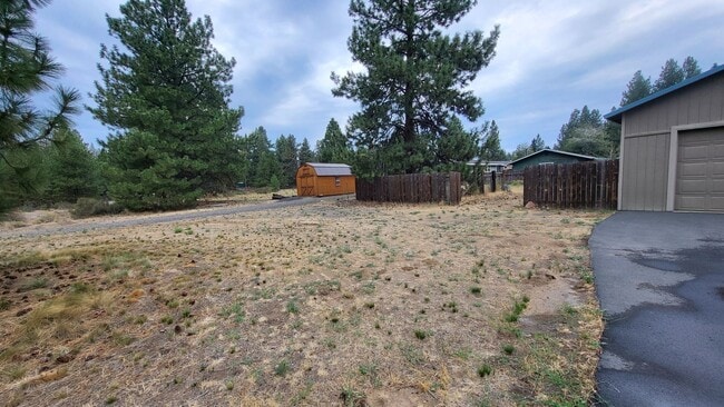 Building Photo - 3BR/2.5BA Peaceful Retreat on 1.5 Acres w/...