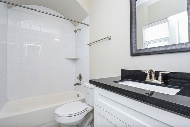 Building Photo - 812 Fisher St