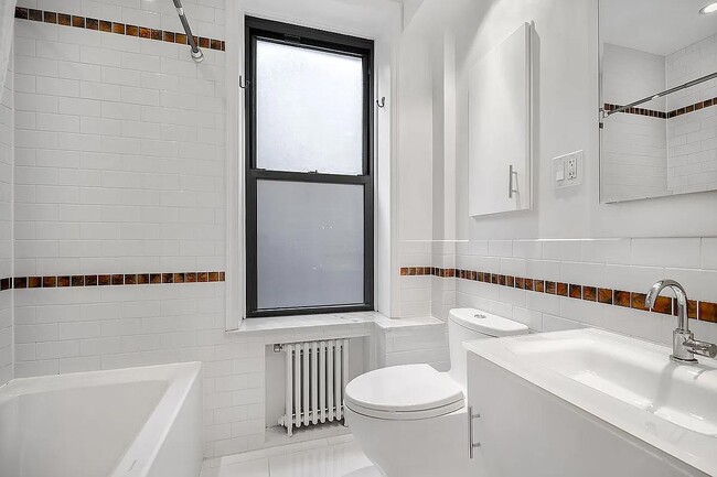 Building Photo - 251 Pacific St