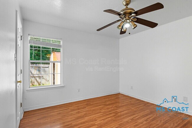 Building Photo - 10443 3rd Ave