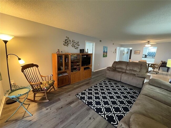 Building Photo - 3064 Lake Bayshore Dr