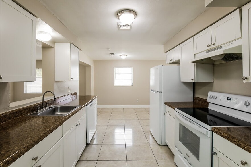 Building Photo - 2890 NW 20th St