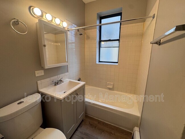 Building Photo - 5647 W Washington Blvd