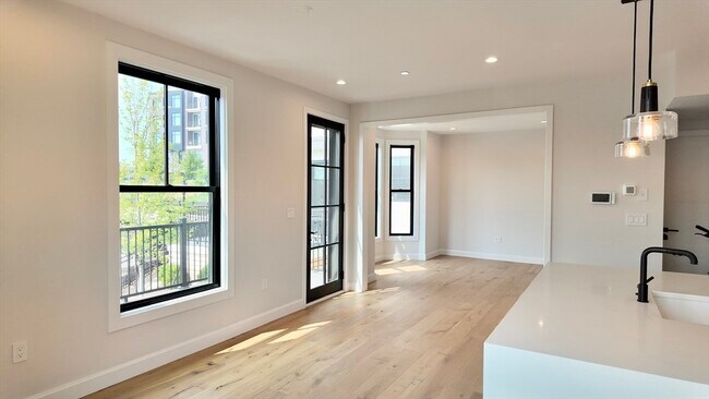 Building Photo - 201 Washington St