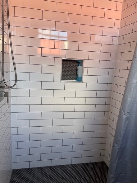 Shower - 31 Nassau St