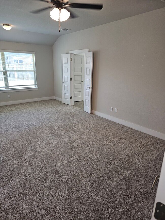 Building Photo - $500 discount for Lease signed in June!