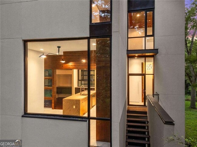 Building Photo - 2105 Fairhaven Cir NE