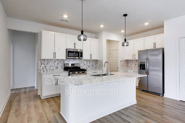 Building Photo - 4543 Nokes Pl