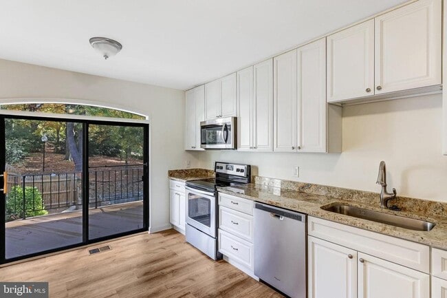 Building Photo - 4923 Casimir St