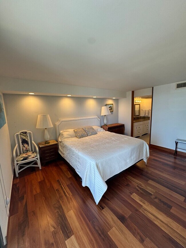 Building Photo - Luxury High-Rise Living with Panoramic Oce...