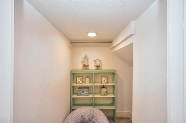 Building Photo - 17026 Canosa Dr
