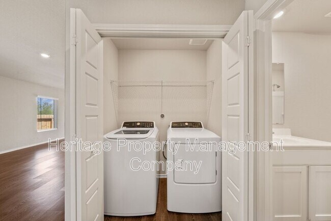 Building Photo - 8718 Broad Wing Dr